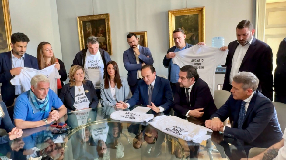 Novara: Cirio, Caccia e Canelli hanno incontrato i lavoratori della McQueen